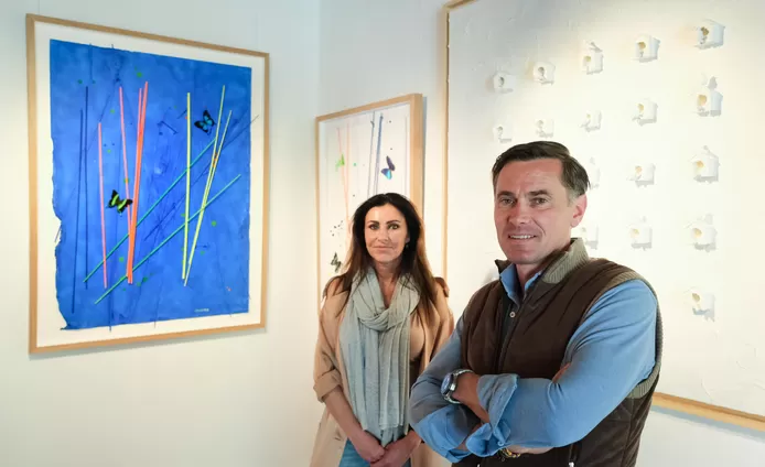  Nieuwe Ieperse kunstgalerij Reichmanns opent met Gentse kunstenaar: “Mijn werken stralen geluk en zorgeloosheid uit”